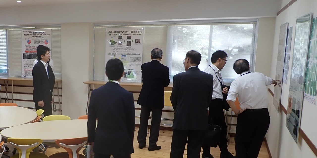 　　　　　　パネル展示会場の様子(1)