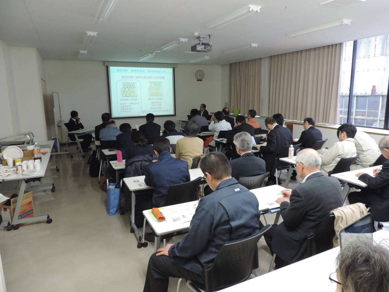　　　  　　　　　勉強会の様子(1)